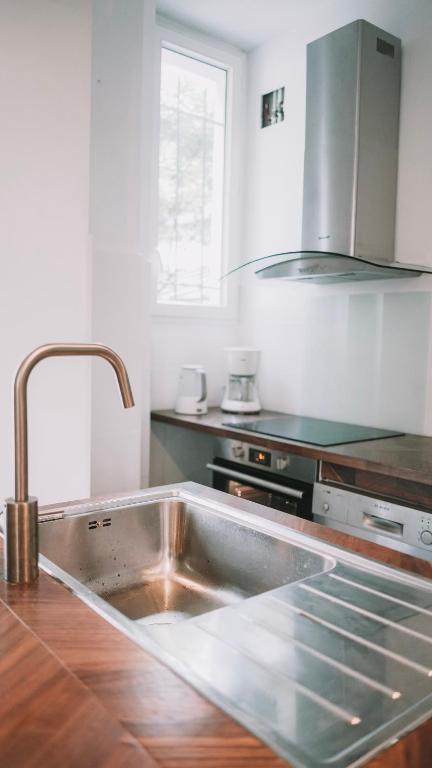 Kuchyň nebo kuchyňský kout v ubytování Coliving Biarritz