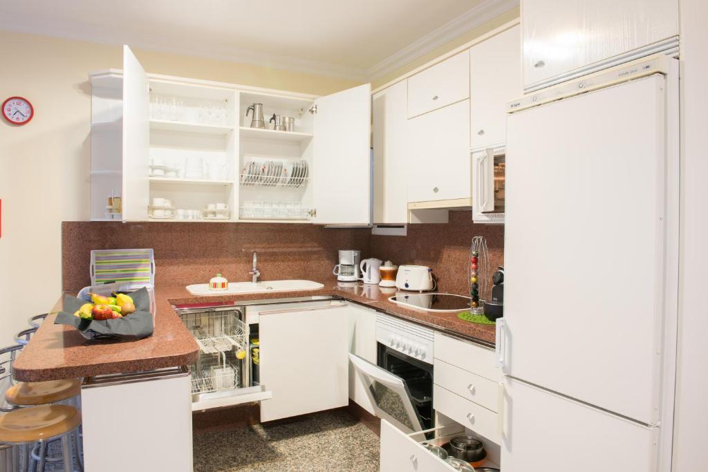 Kuchyň nebo kuchyňský kout v ubytování Siesta Suites