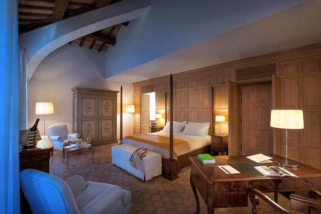 Postel nebo postele na pokoji v ubytování Relais & Chateaux Palazzo Seneca