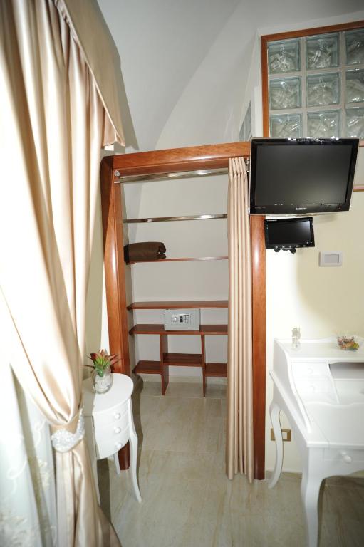 Televízia a/alebo spoločenská miestnosť v ubytovaní B&B Punto Stella