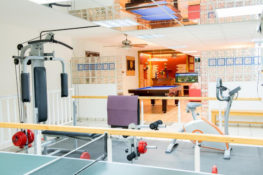 Fitness centrum a/nebo fitness zařízení v ubytování Siesta Suites