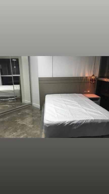  Apartamento em Itapema- SC (Meia Praia) Frente para o Mar.