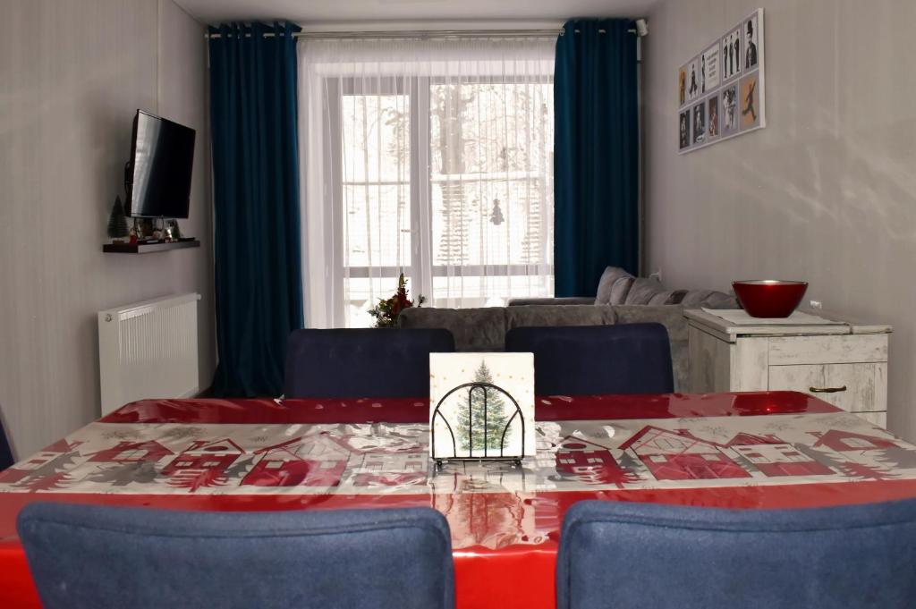 TV a/nebo společenská místnost v ubytování Bakuriani Park Residence Apartment #3