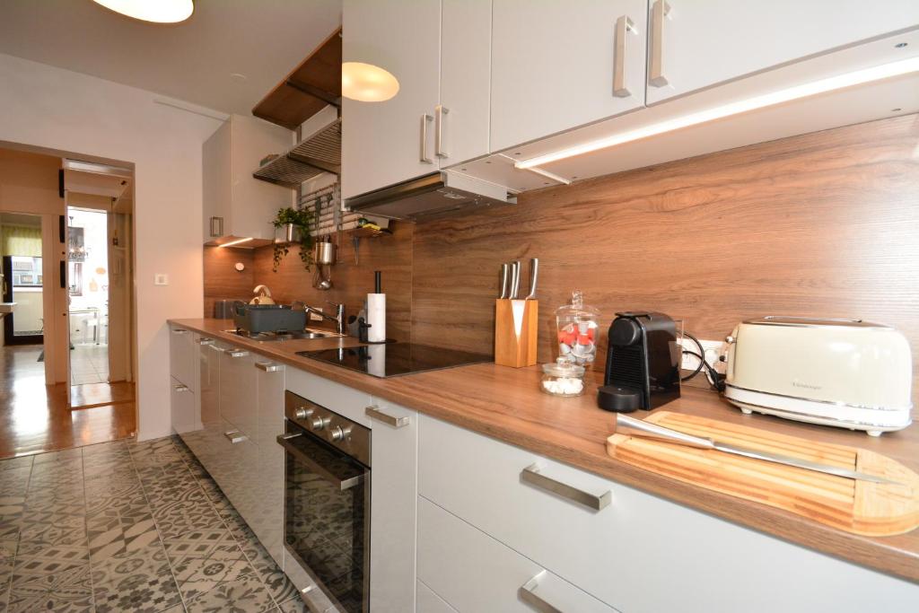 Kuchyňa alebo kuchynka v ubytovaní Lucky 13 apartment