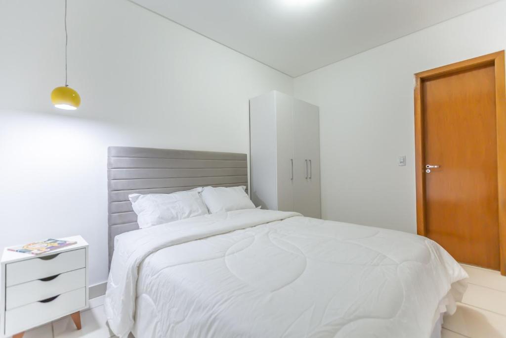  Apartamento de 02 QTS no bairro Goiabeiras. Todo mobiliado. Vista incrível.