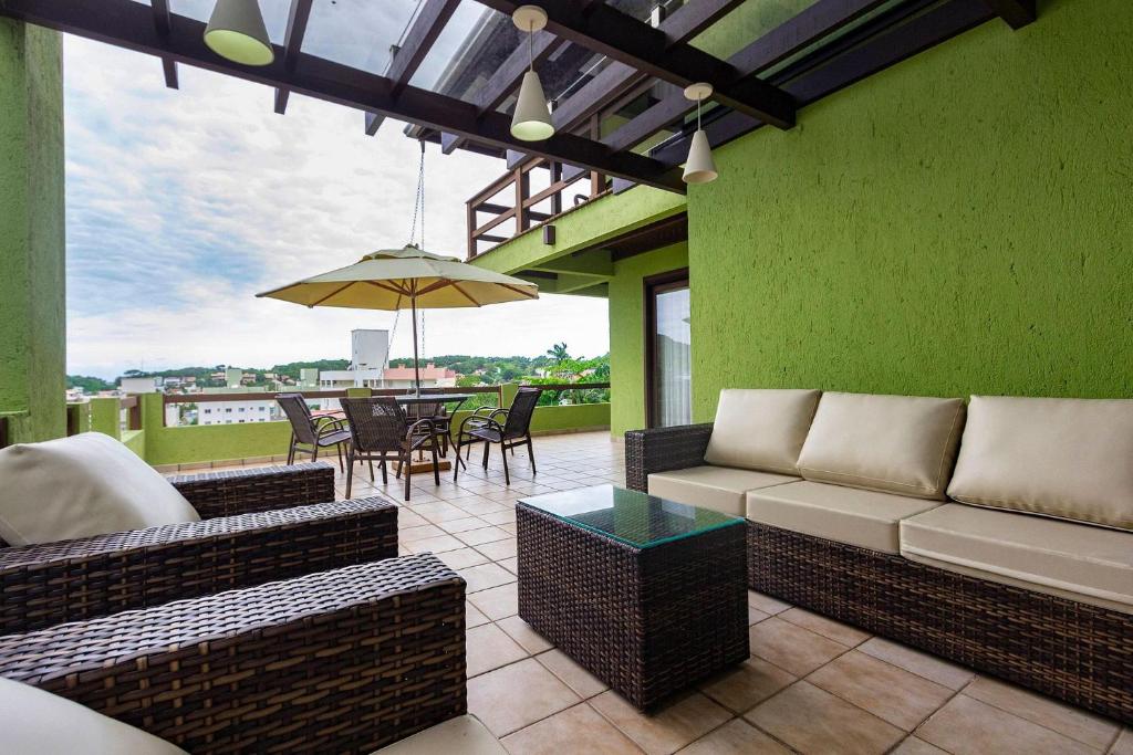  Casa de Férias no Centro de Bombinhas - 3 dorms 8 pessoas - Localização Privilegiada