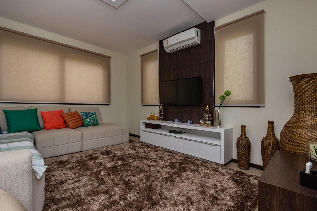  Casa de Férias no Centro de Bombinhas - 3 dorms 8 pessoas - Localização Privilegiada