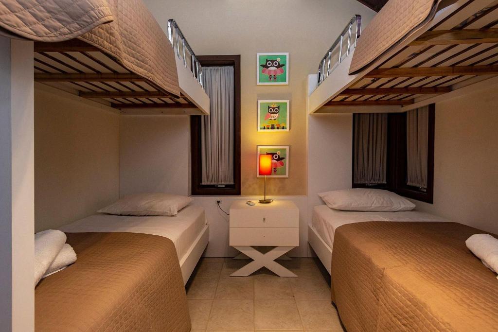  Casa de Férias no Centro de Bombinhas - 3 dorms 8 pessoas - Localização Privilegiada