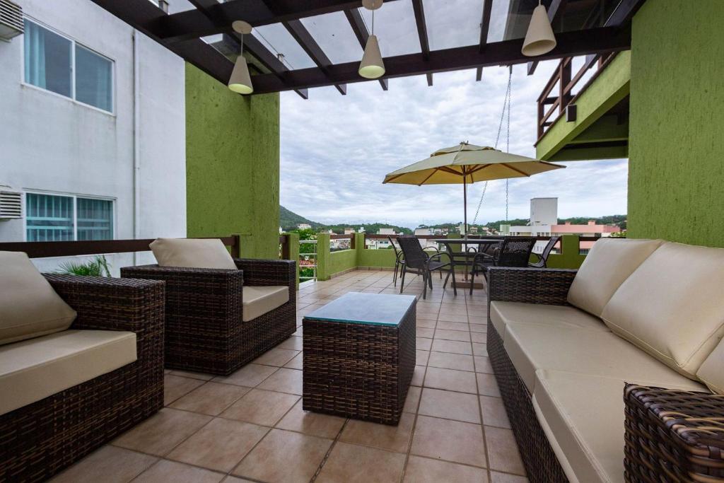  Casa de Férias no Centro de Bombinhas - 3 dorms 8 pessoas - Localização Privilegiada