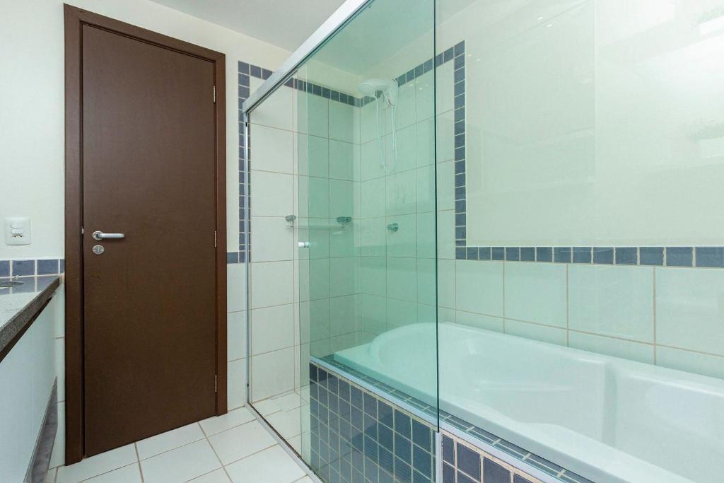  Casa de Férias no Centro de Bombinhas - 3 dorms 8 pessoas - Localização Privilegiada