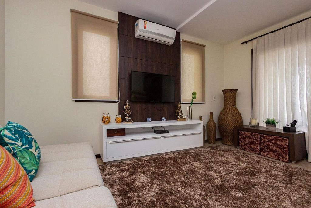  Casa de Férias no Centro de Bombinhas - 3 dorms 8 pessoas - Localização Privilegiada