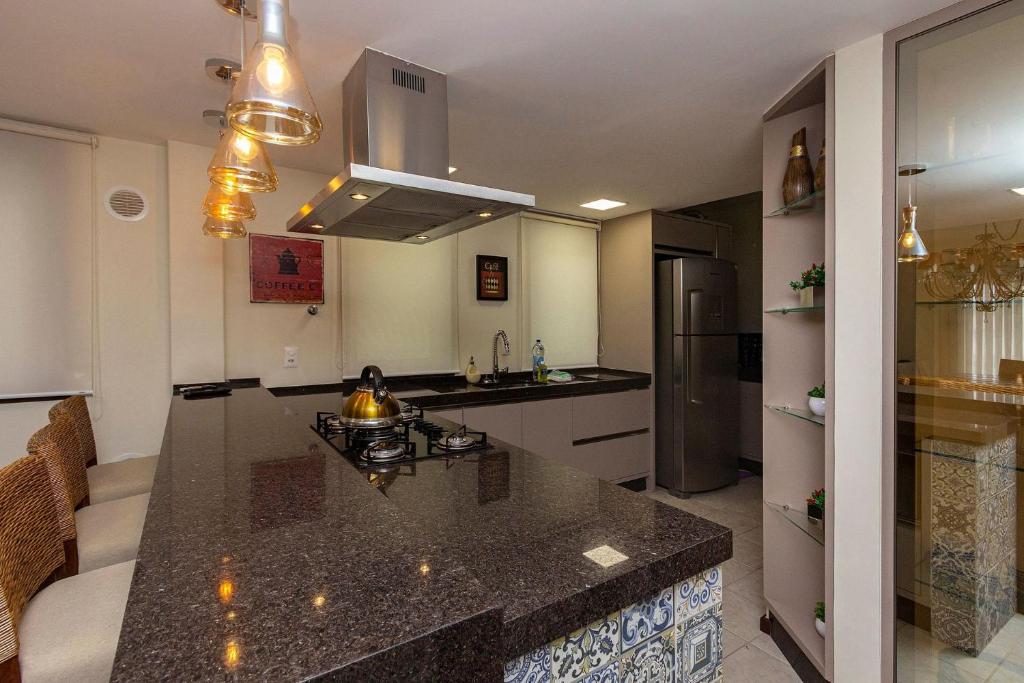  Casa de Férias no Centro de Bombinhas - 3 dorms 8 pessoas - Localização Privilegiada