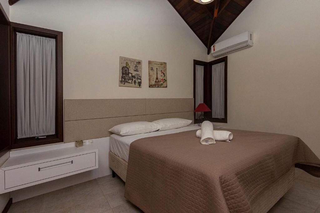  Casa de Férias no Centro de Bombinhas - 3 dorms 8 pessoas - Localização Privilegiada