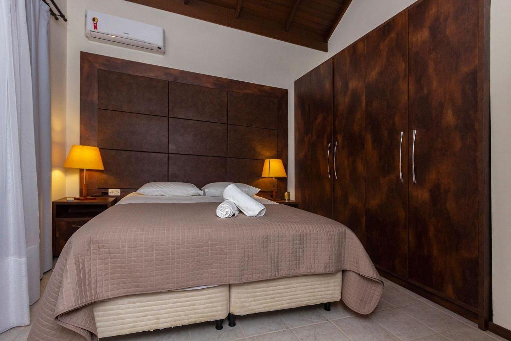  Casa de Férias no Centro de Bombinhas - 3 dorms 8 pessoas - Localização Privilegiada