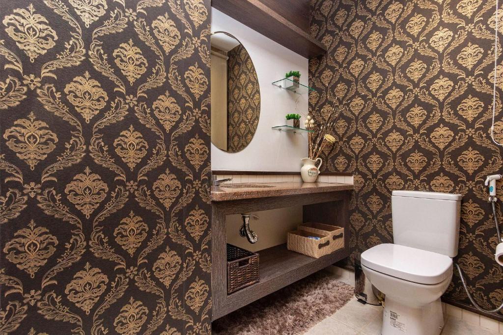  Casa de Férias no Centro de Bombinhas - 3 dorms 8 pessoas - Localização Privilegiada