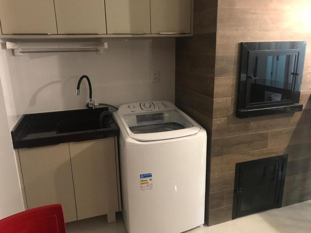  Apartamento em Itapema- SC (Meia Praia) Frente para o Mar.
