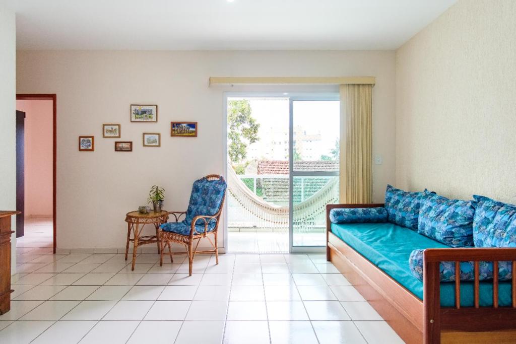  Apto 2 QTs c Garagem e Piscina no Centro