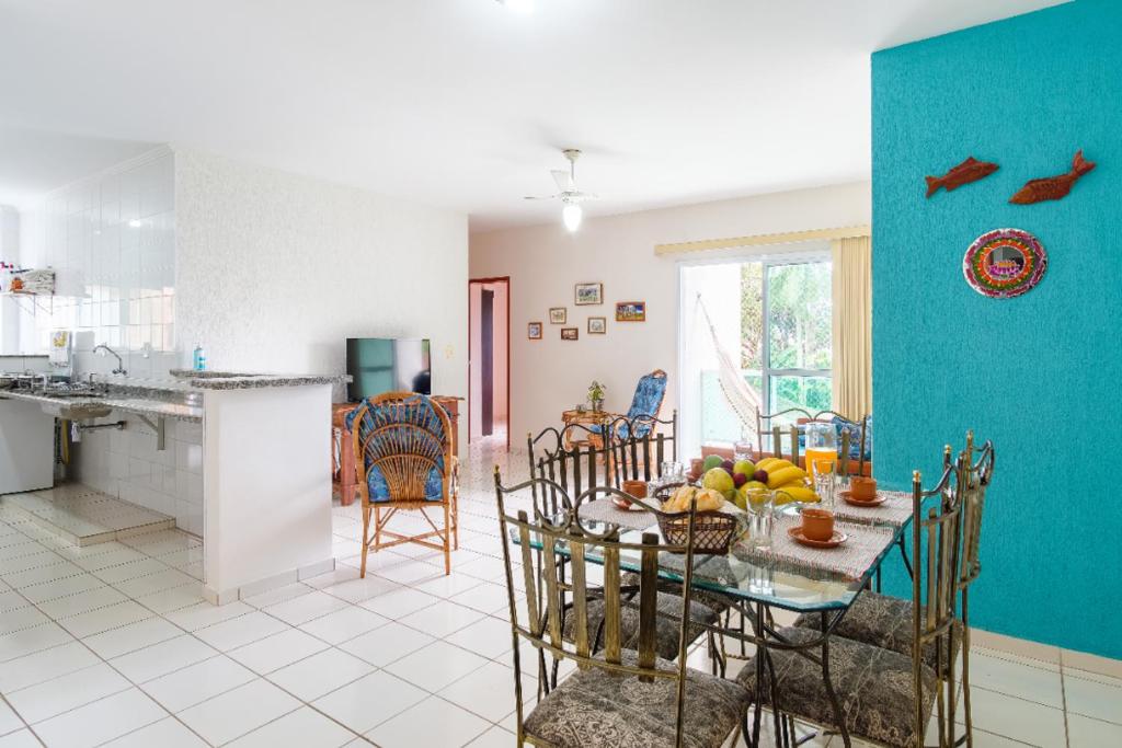  Apto 2 QTs c Garagem e Piscina no Centro