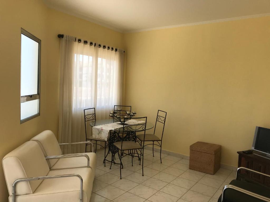  Apartamento 2 quartos / 2 quadras da praia