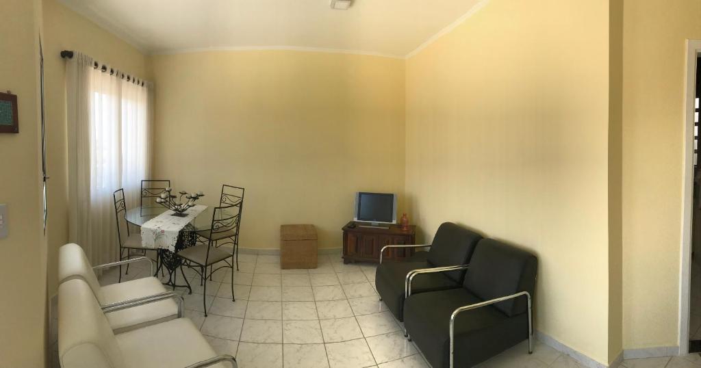  Apartamento 2 quartos / 2 quadras da praia