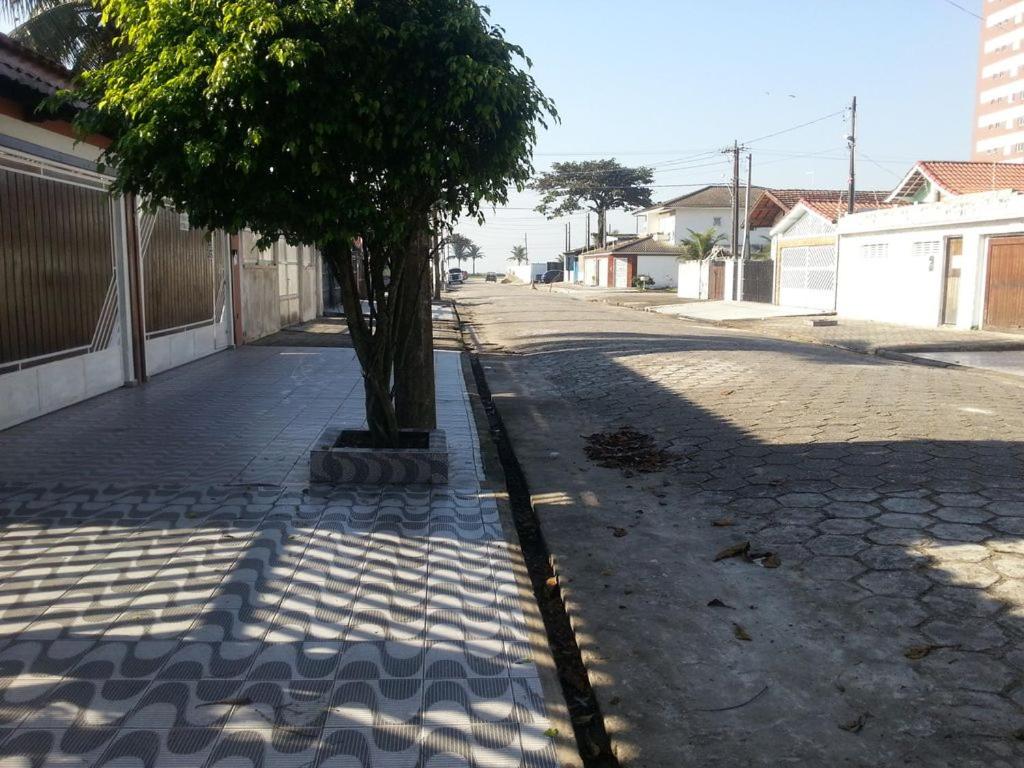 CASA COM PISCINA Á MENOS DE 100 METROS DA PRAIA