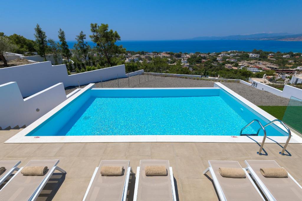 Bazén v ubytovaní Villa Dione in Pefkos, Lindos area alebo v jeho blízkosti