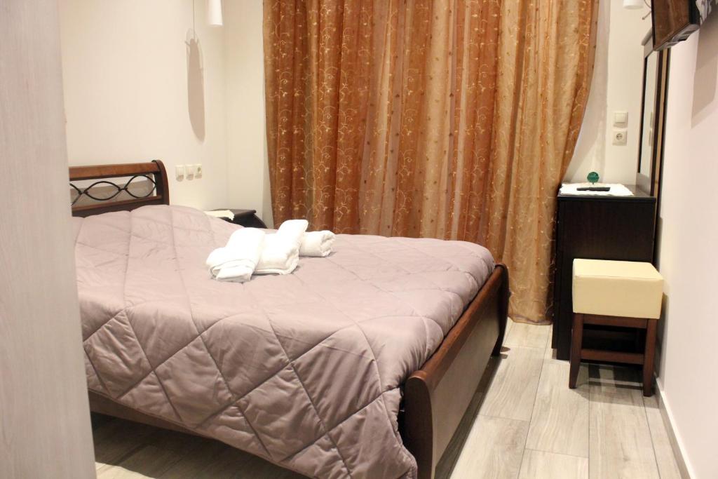 Postel nebo postele na pokoji v ubytování THEOS Apartments