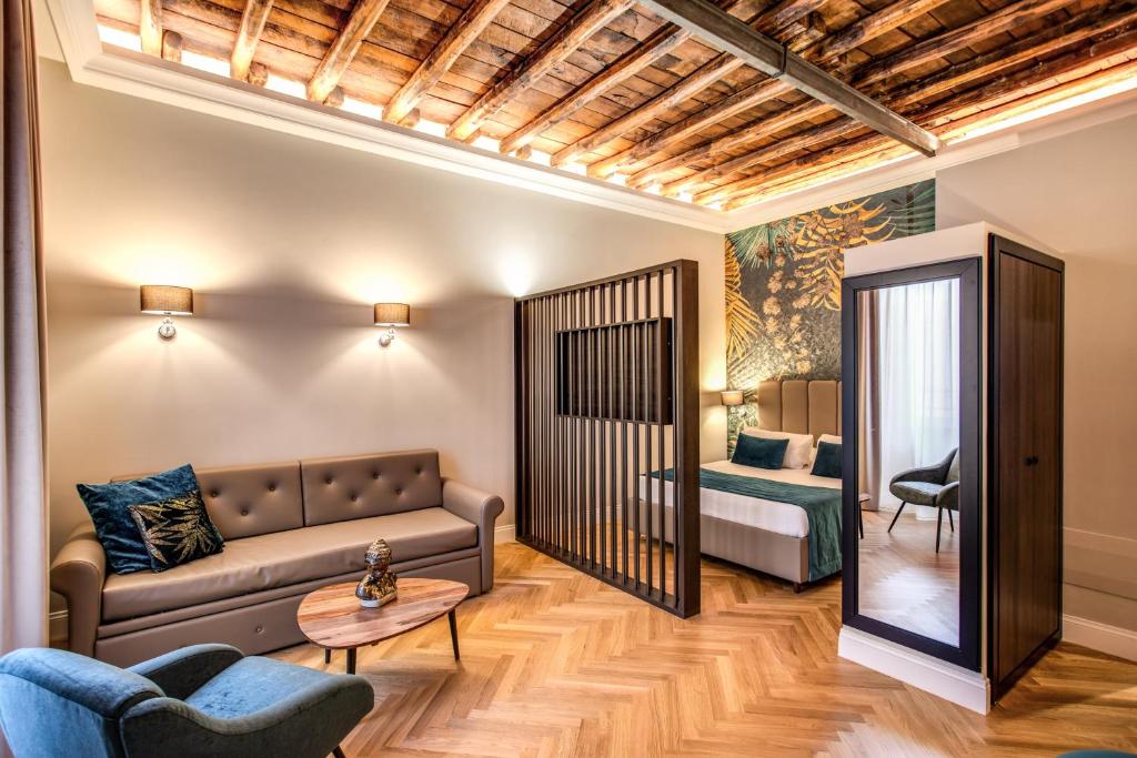 a living room with a couch and a bed at Relais De La Poste in Rome
