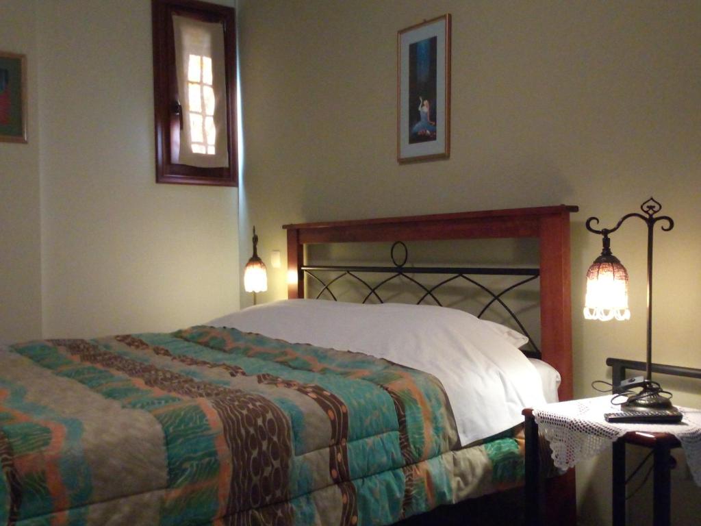 Postel nebo postele na pokoji v ubytování Guesthouse Kalosorisma