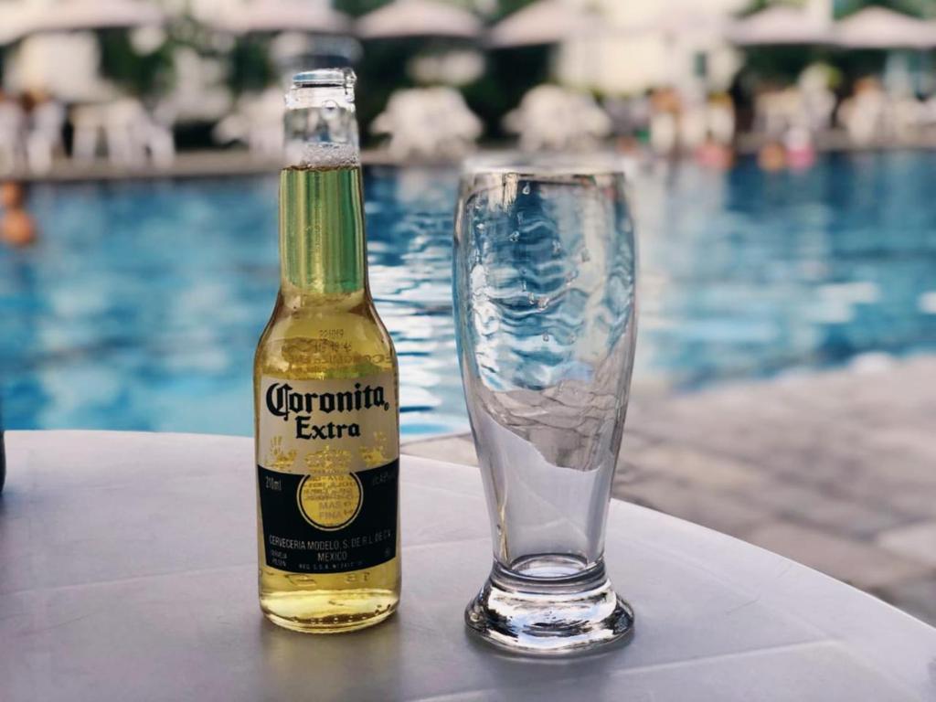  Palm Acqua Resort
