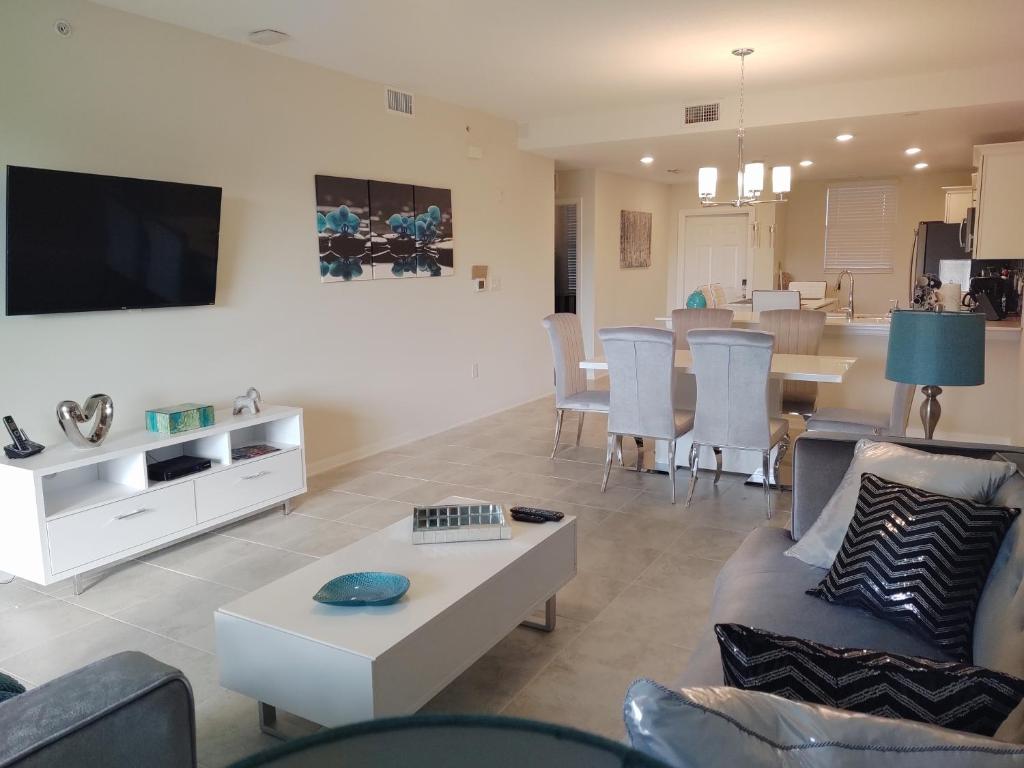 NEW SPECIAL OFFER!!! MIRROR - Brand New Condo!! (5 Min Disney And Outlets) At Storey Lake Resort