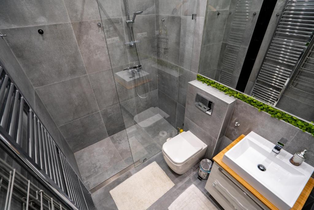 Kúpeľňa v ubytovaní Modern, Quiet & Cozy Apartment in the middle of Downtown near Danube at Fashion street