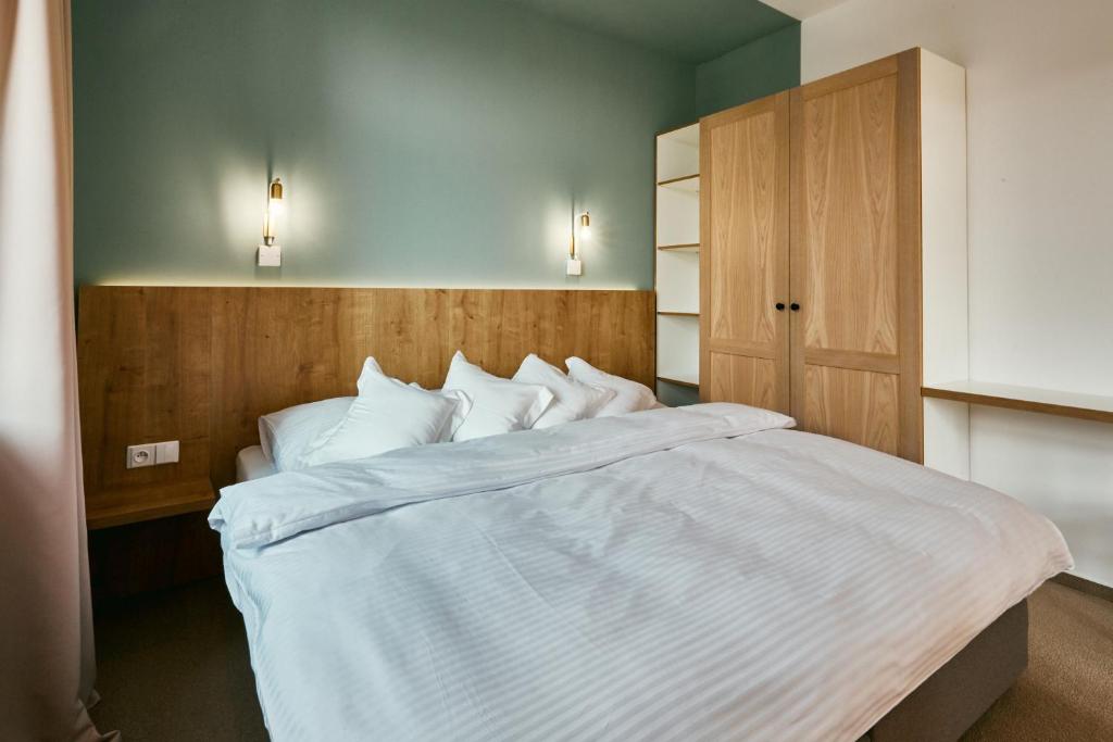 Postel nebo postele na pokoji v ubytování Hotel a Hostinec Slunce