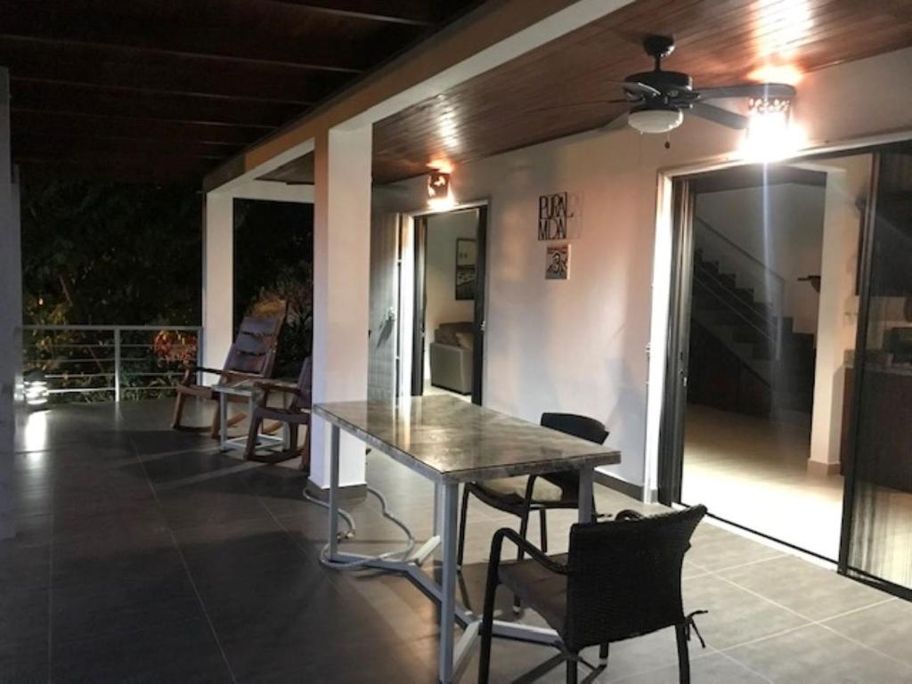Posezení v ubytování Villas Lambeau 3 Ocean View - 2BR 3 BA