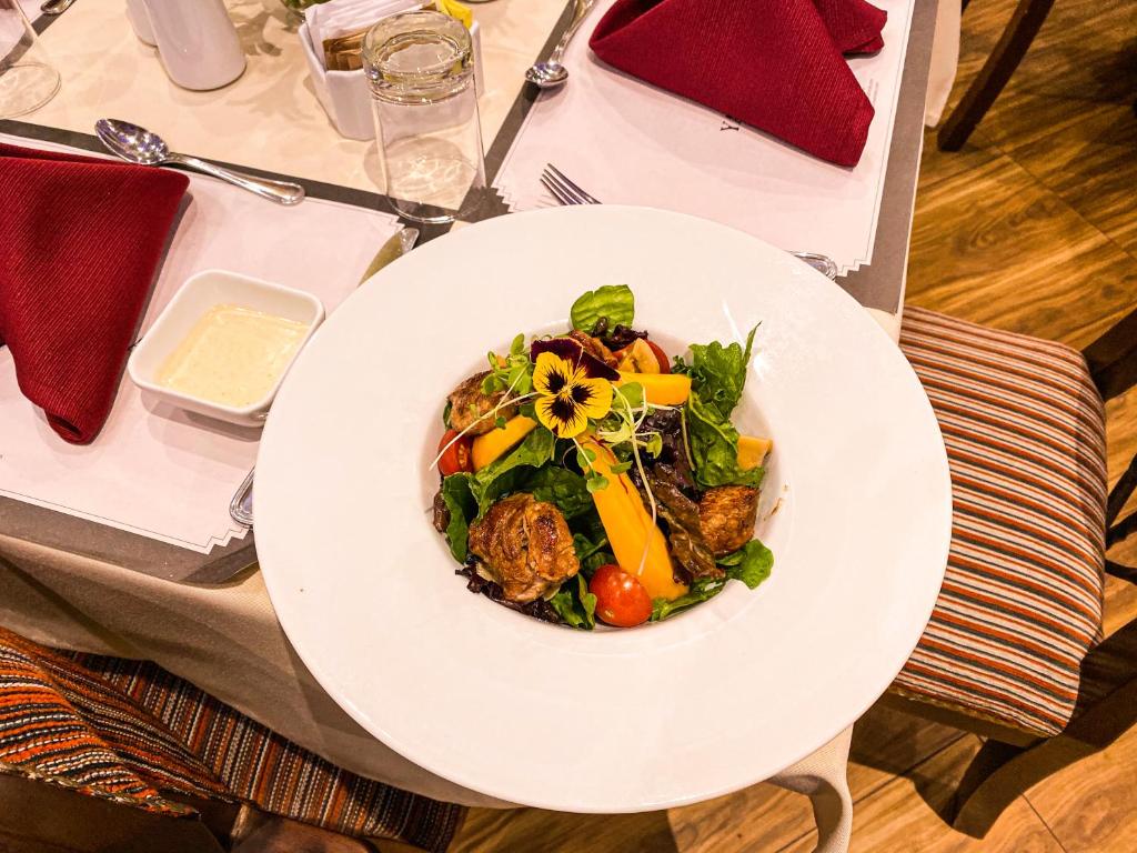 Comida en o cerca de este hotel