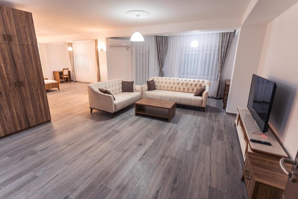 CITY HOTEL - Верхняя Комната Короля