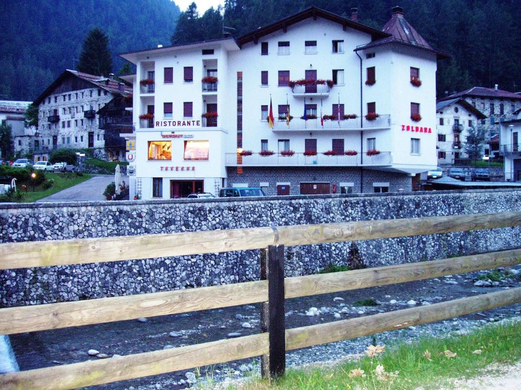 Budova, kde se hotel nachází