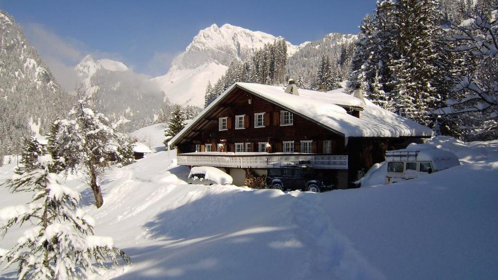 ラ・シャペル・ダボンダンスにあるSki La Coteの山前雪家