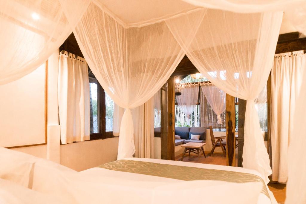The Mandana Villa Gili Air - Grande Barcelona Suite