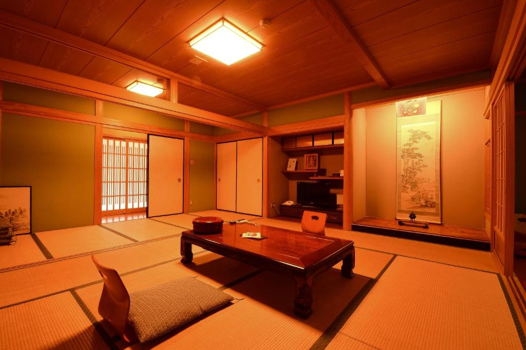 Posezení v ubytování 高野山 宿坊 不動院 -Koyasan Shukubo Fudoin-