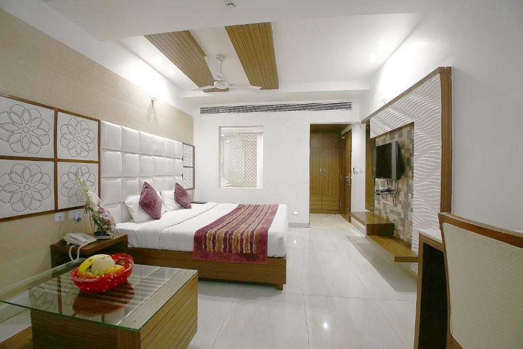 Hotel Emerald - Club Double Room