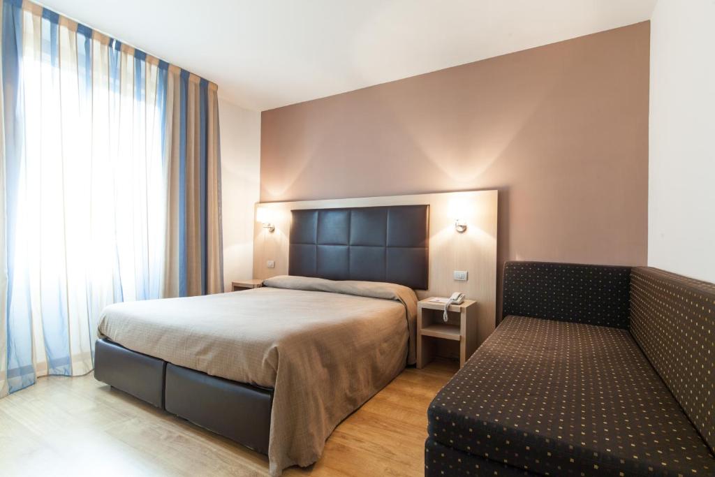 Postel nebo postele na pokoji v ubytování Hotel Michelangelo