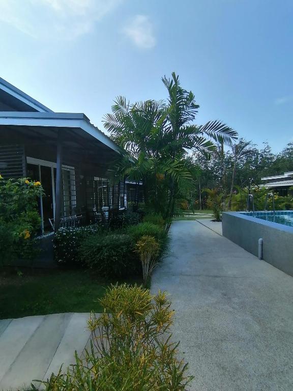 Zahrada ubytování The Herbal Khao Lak