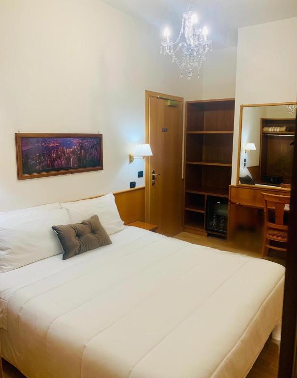 Łóżko lub łóżka w pokoju w obiekcie Hotel Cassia