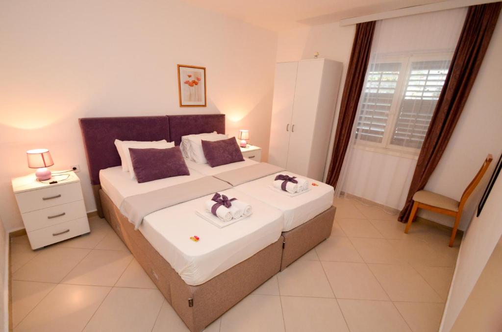 Una cama o camas en una habitación de Tea