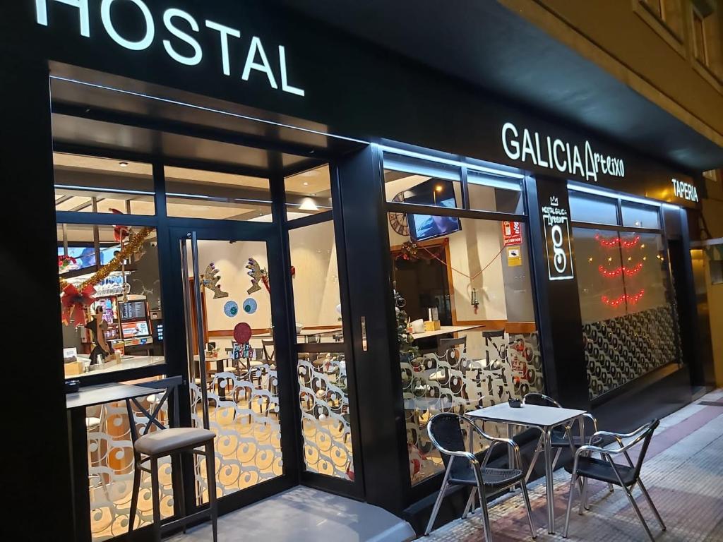Reštaurácia alebo iné gastronomické zariadenie v ubytovaní Hostal Galicia Arteixo
