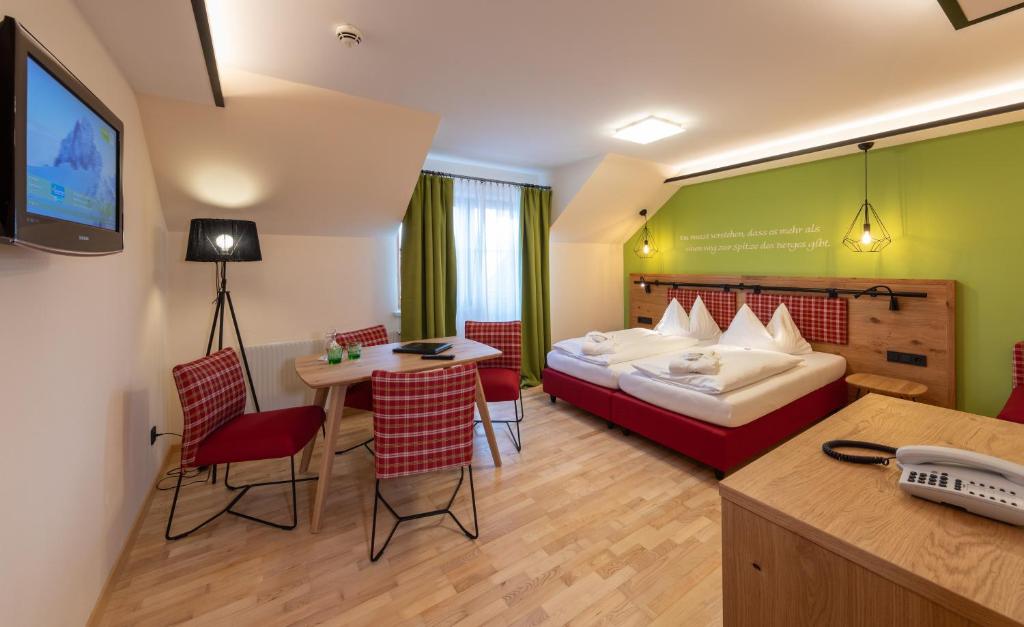 TV a/nebo společenská místnost v ubytování Hotel Schröckerhof