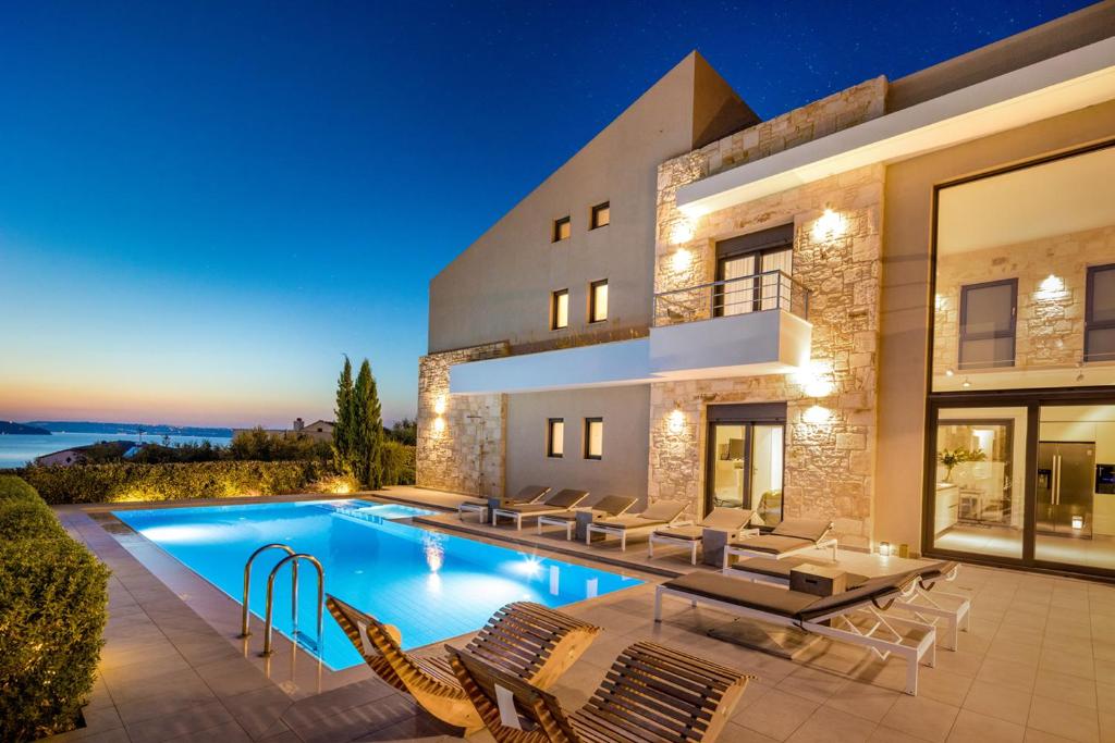Bazén v ubytovaní GM Villas - Villa Karga & Villa Nova alebo v jeho blízkosti