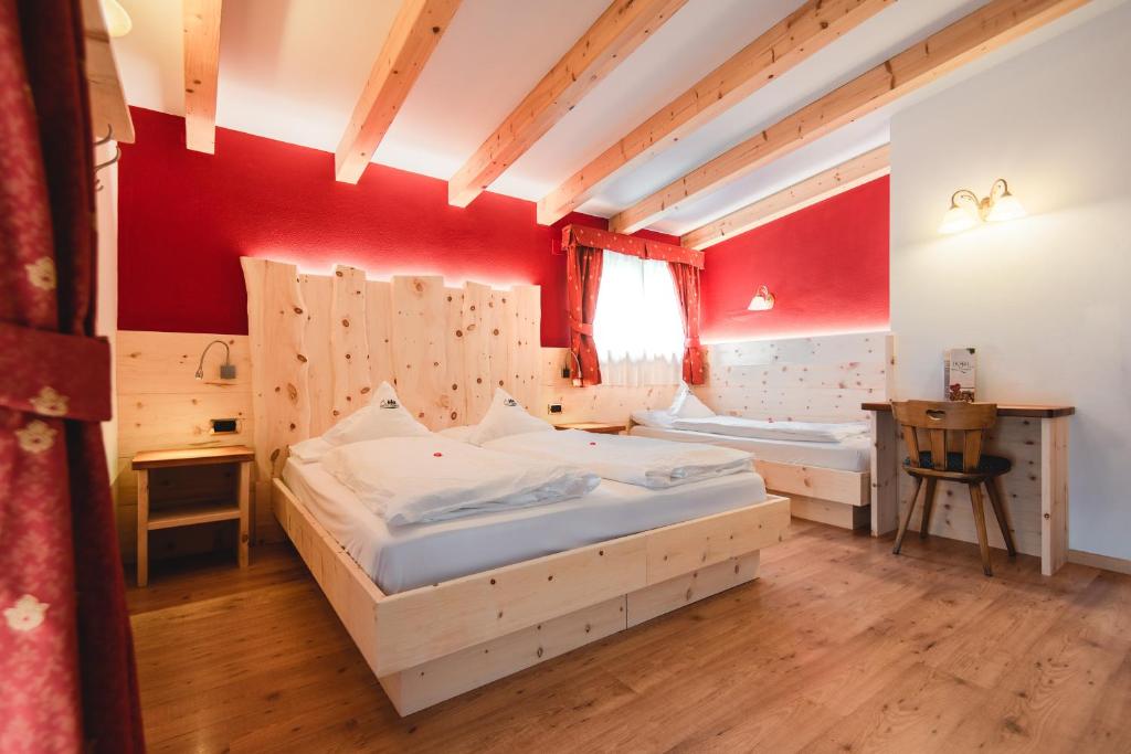 Postel nebo postele na pokoji v ubytování Hotel Zirmes