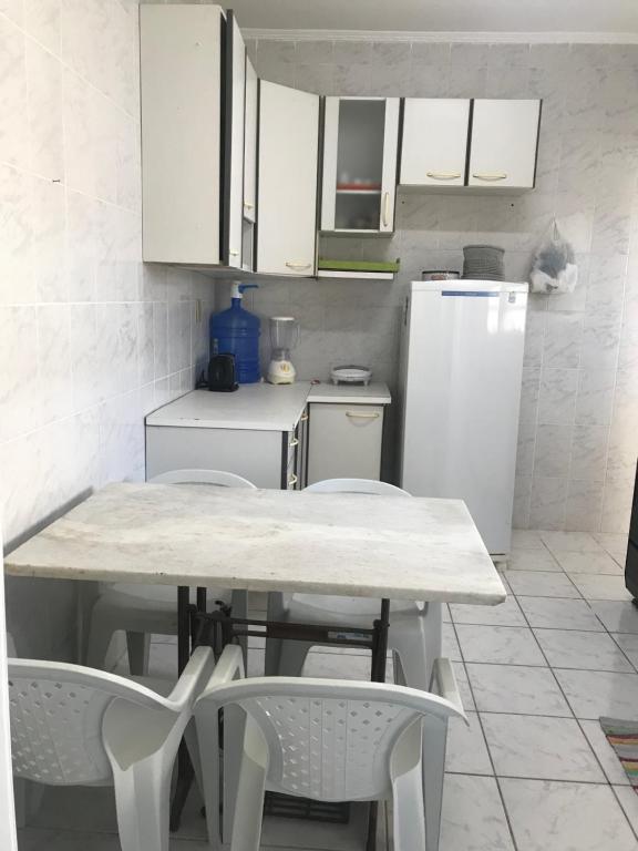  Apartamento 2 quartos / 2 quadras da praia